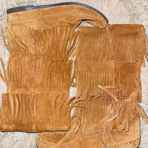 Minnetonka Fringe Boots SZ 7